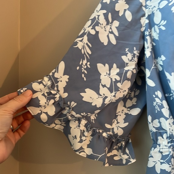 Blue & White floral Short Romper - Picture 5 of 7